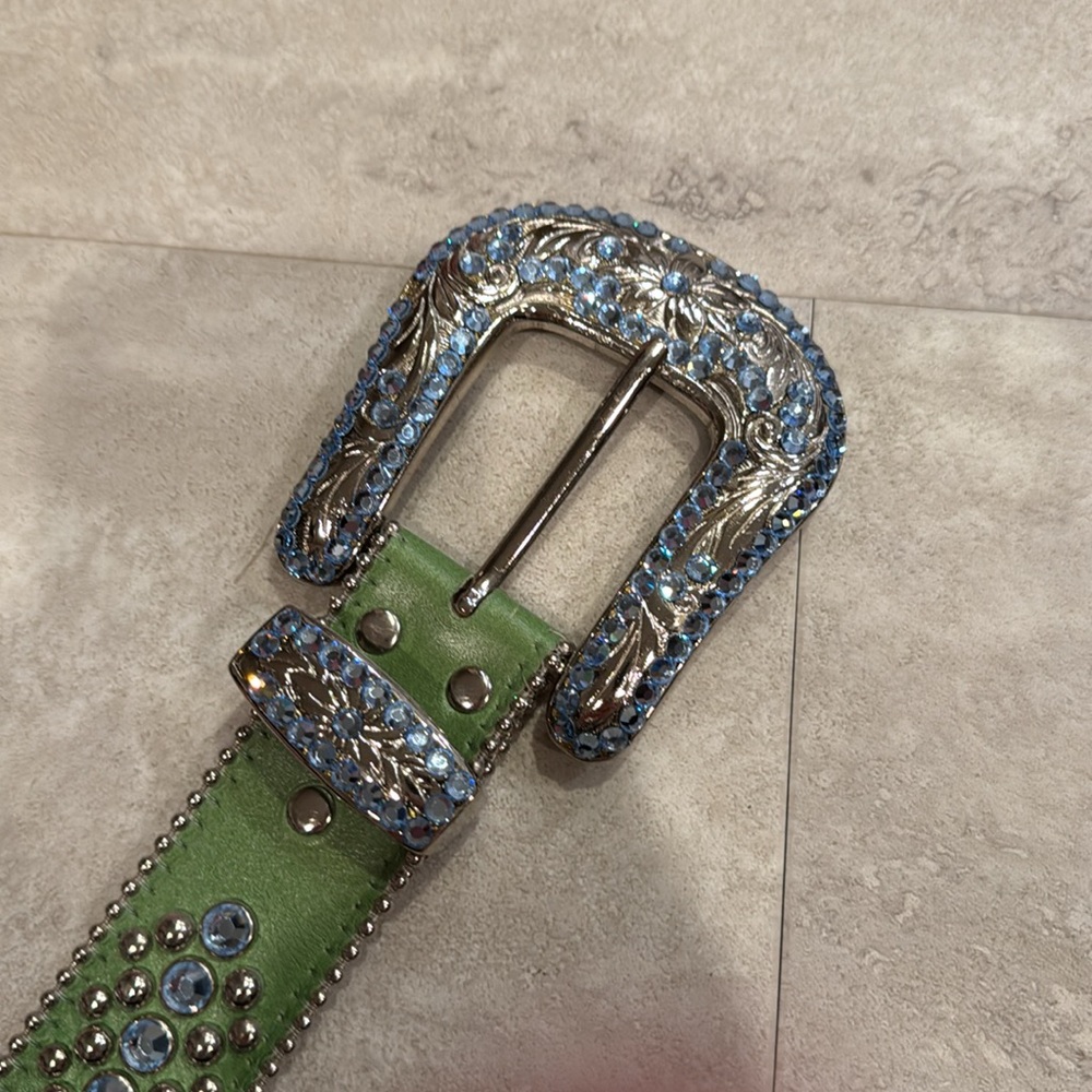 BB SIMON BELT - green leather with light blue stones